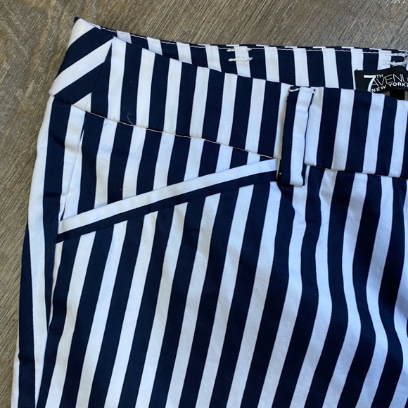 SOLD WOMENS New York and Company Bermuda shorts - Picture 4 of 7